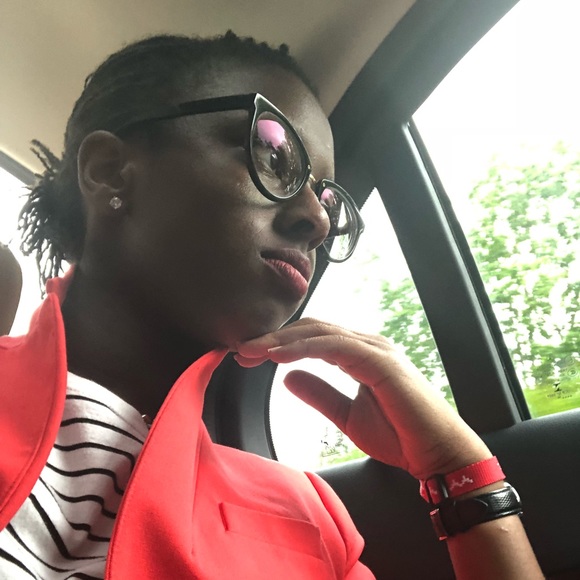 Meet your Posher, Tiffany - Picture 2 of 4